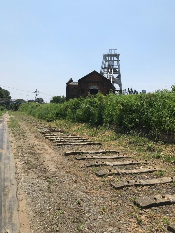 「三池炭鉱専用鉄道敷跡」から望む宮原坑