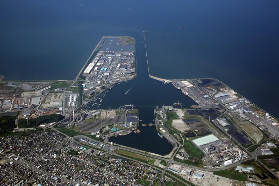 上空から見ると港がハチドリのような形をしているため「ハミングバード」と呼ばれる。