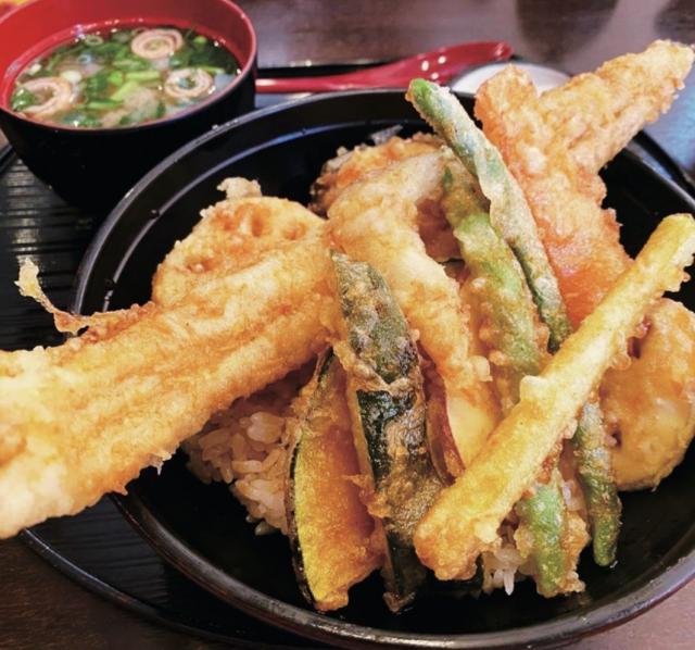 画像：粋魚がくの豪快あなご天丼