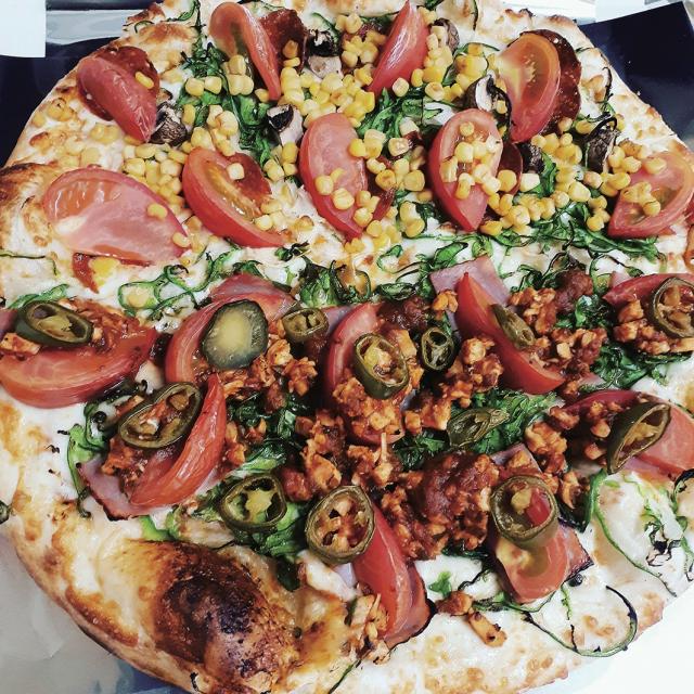 画像：くつろぎやのピザ