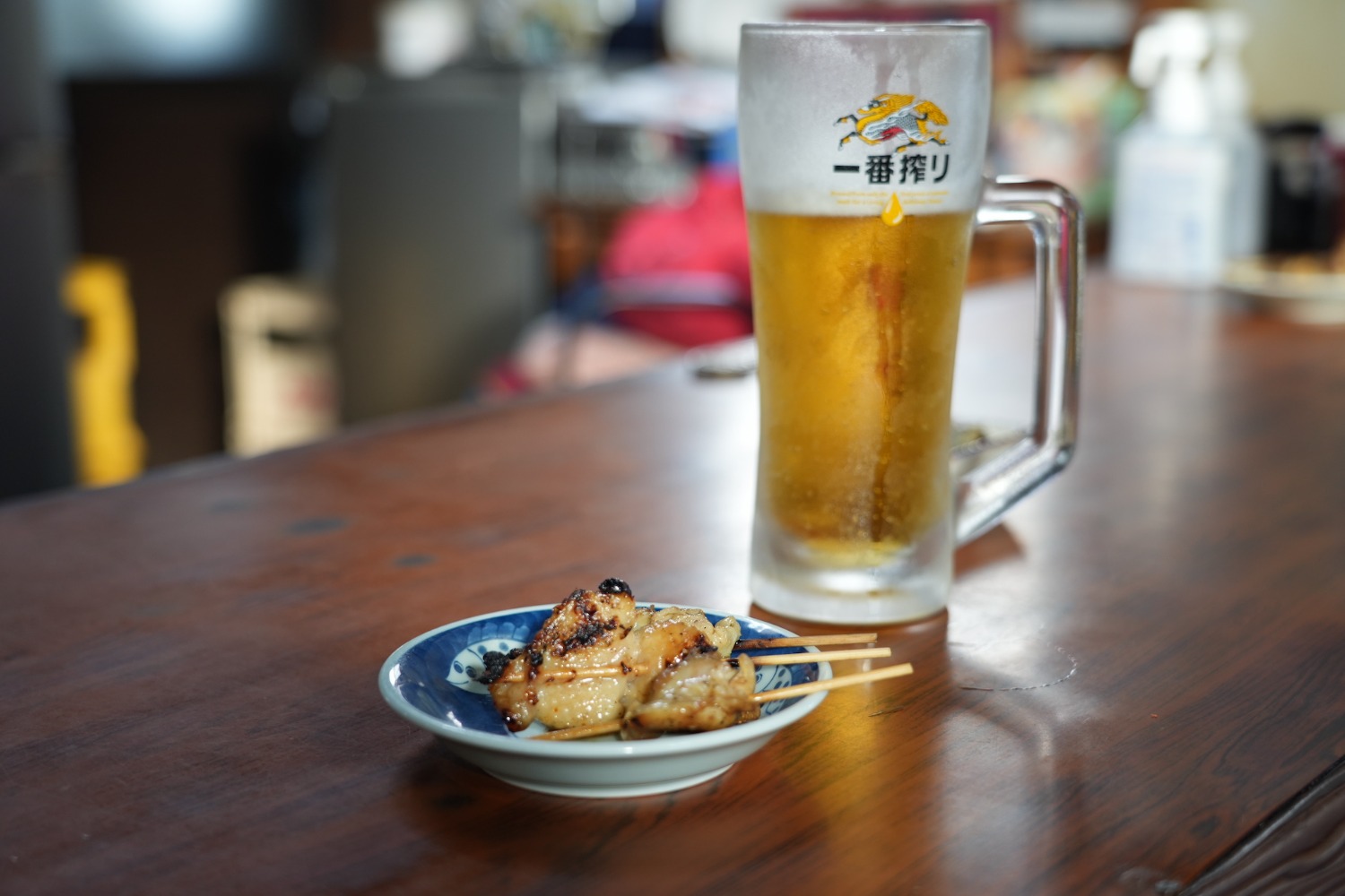 画像：10円焼き鳥とビール