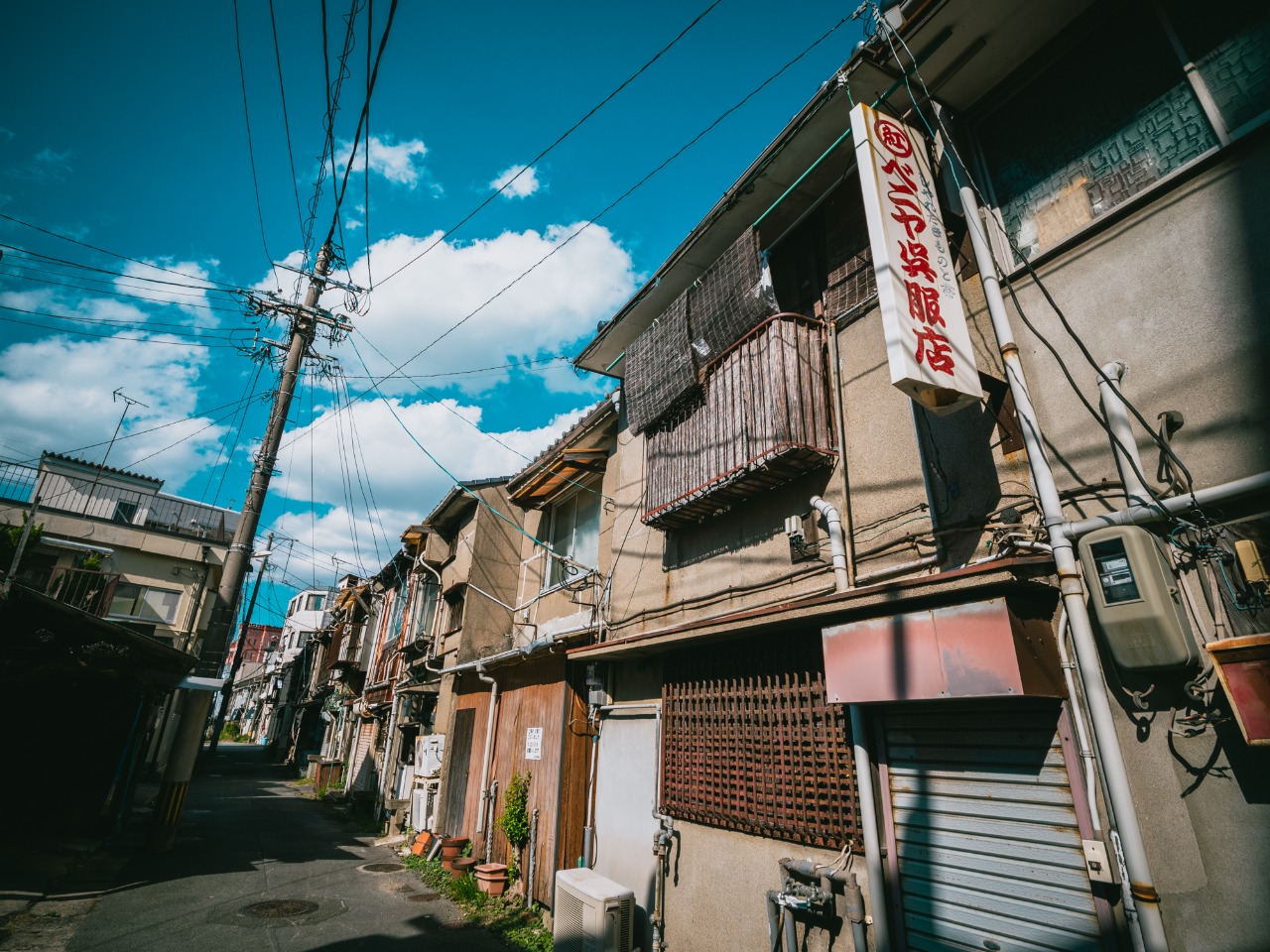 画像：新栄町駅周辺の街並み（ベニヤ呉服店）